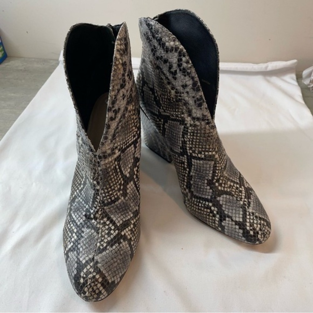 Diane von Furstenberg Snakeskin Wedge Boots Womens 9M Grey Black Leather V-Cut